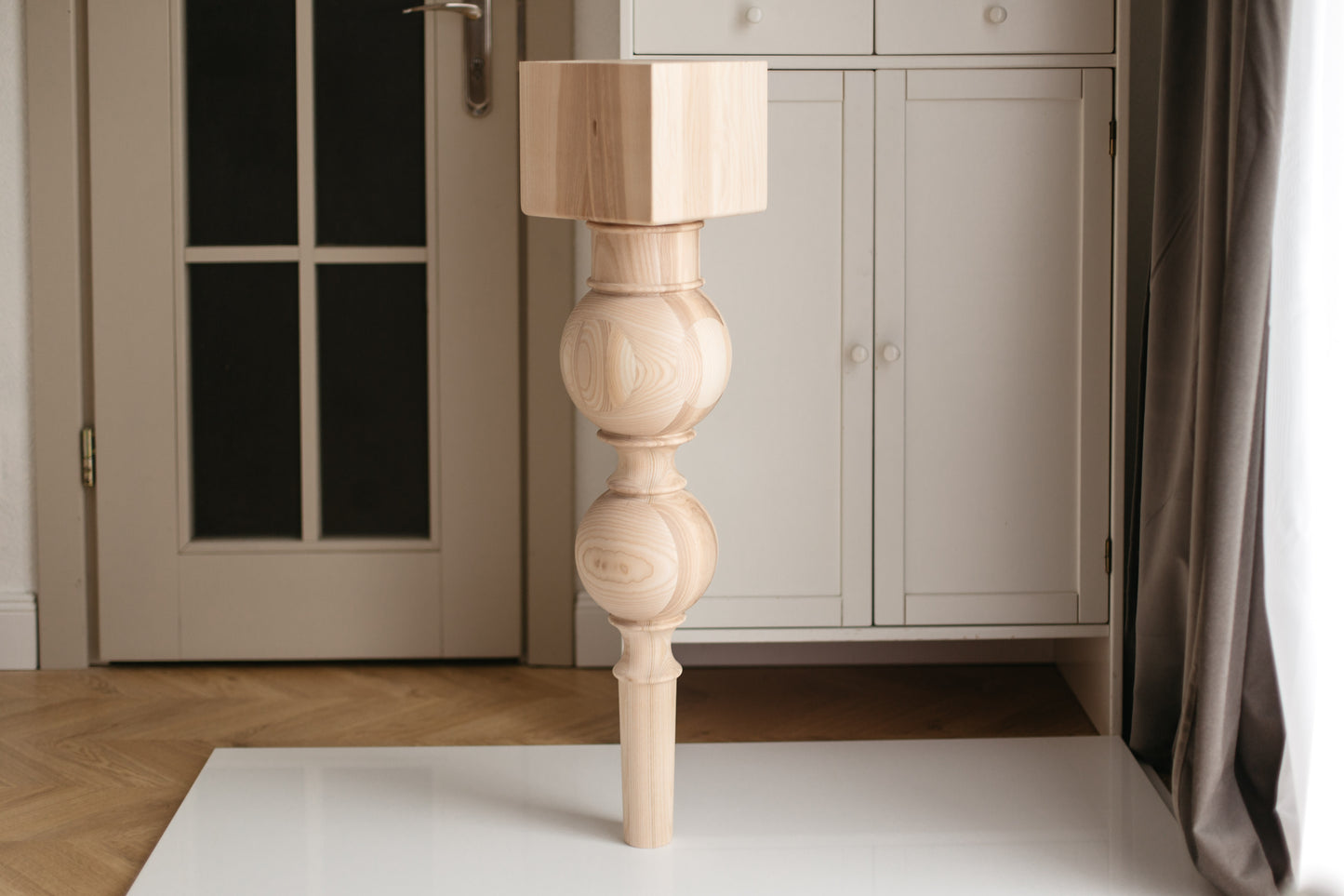 Holz-Frühstücksbar- & Tischstützbein – handgemachtes Möbelgestell, H890 mm