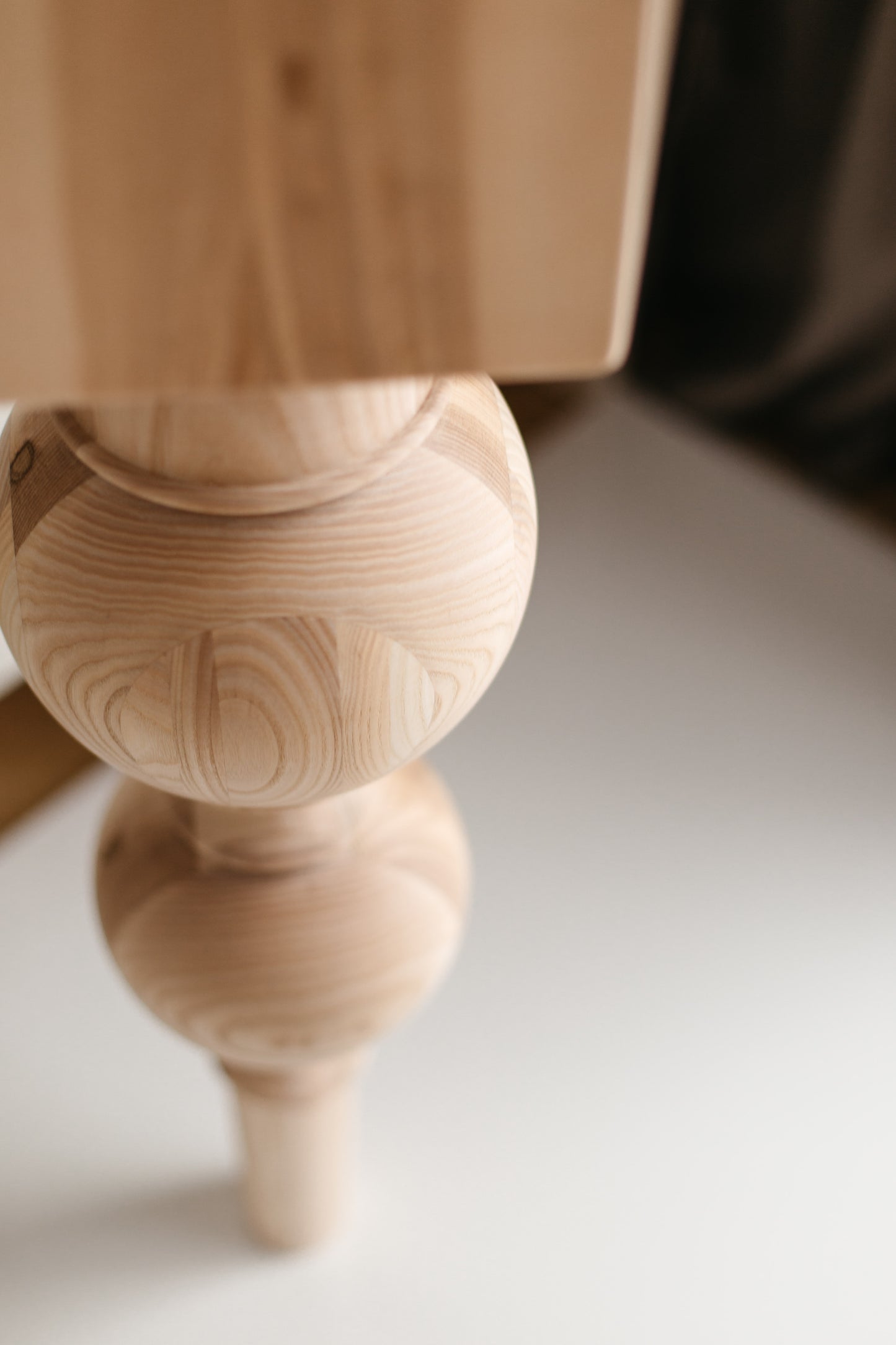Holz-Frühstücksbar- & Tischstützbein – handgemachtes Möbelgestell, H890 mm