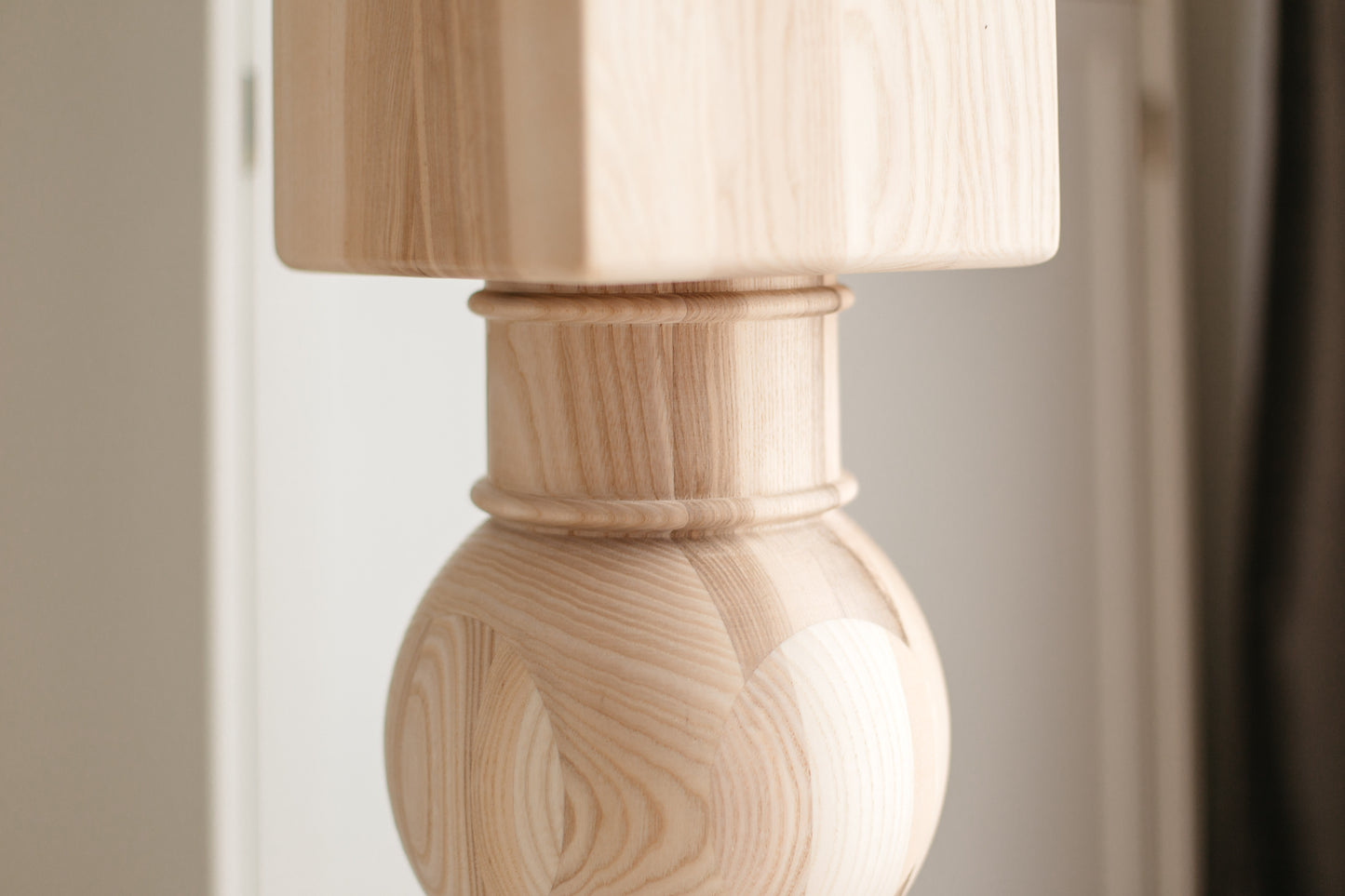 Holz-Frühstücksbar- & Tischstützbein – handgemachtes Möbelgestell, H890 mm