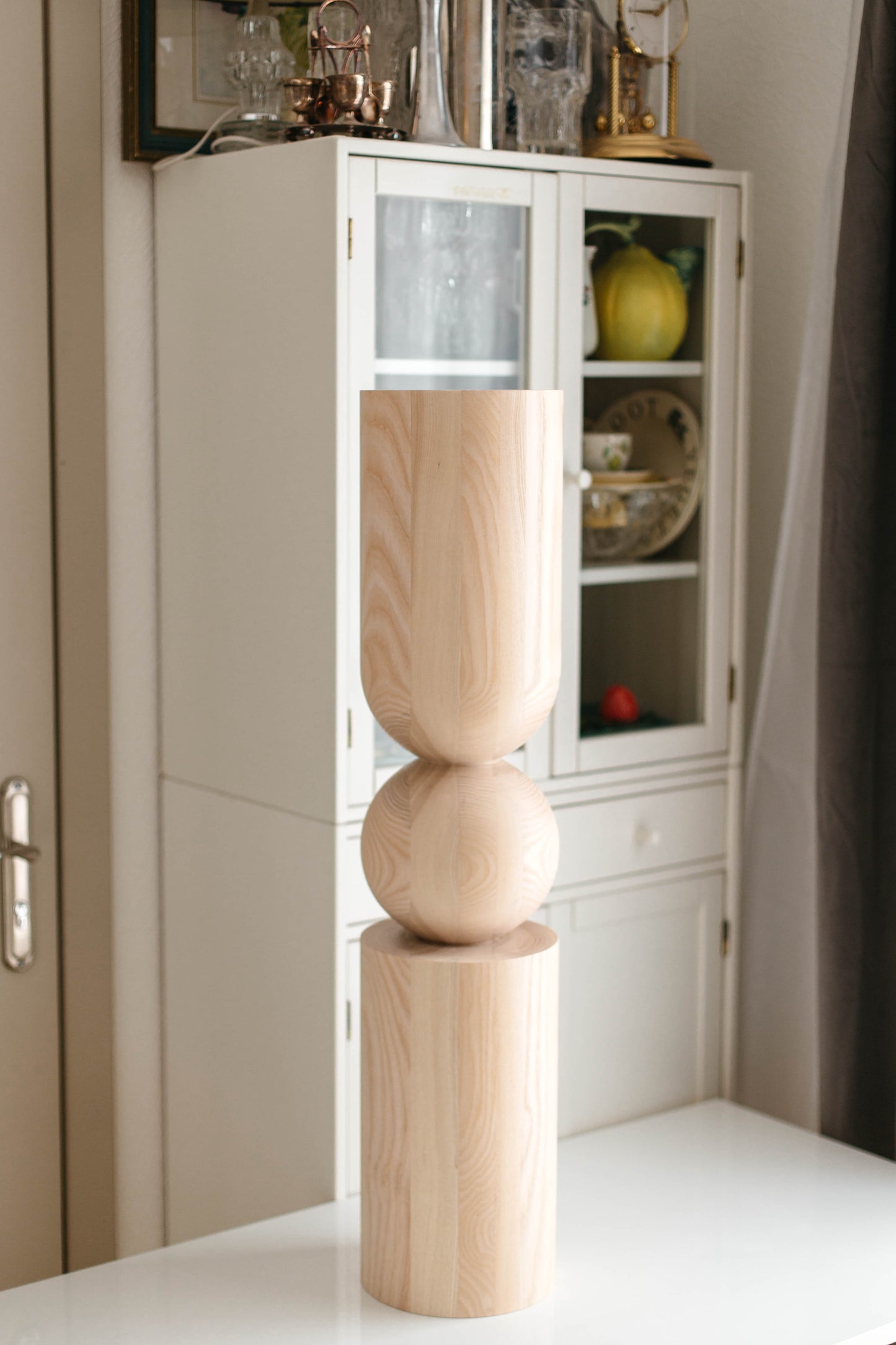 Tisch- und Kücheninselbein aus Holz mit zentraler Kugel – handgefertigtes Design, H902 mm