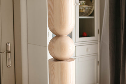 Tisch- und Kücheninselbein aus Holz mit zentraler Kugel – handgefertigtes Design, H902 mm