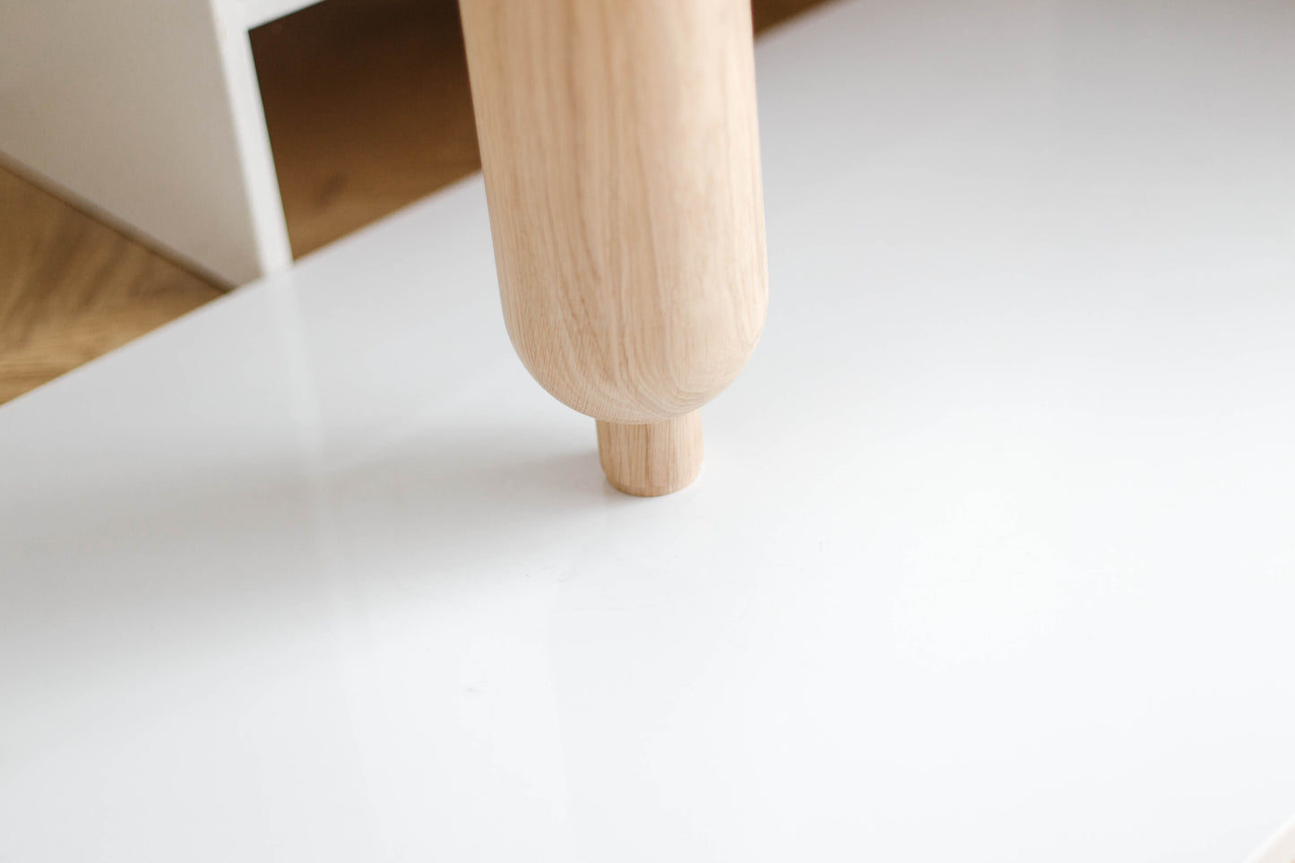 Gedrechseltes Tischbein aus Holz – abgerundete Kugel, 1000 mm