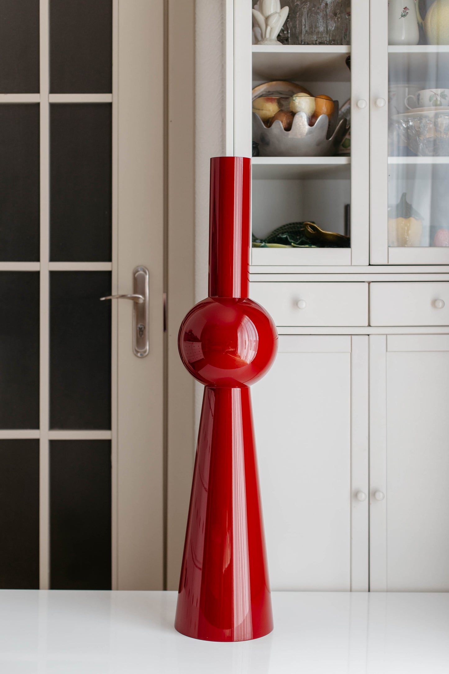 Burgunderglänzender Beinfuß aus Birkenholz für Kücheninseln – Pantone Syrah, H943 mm
