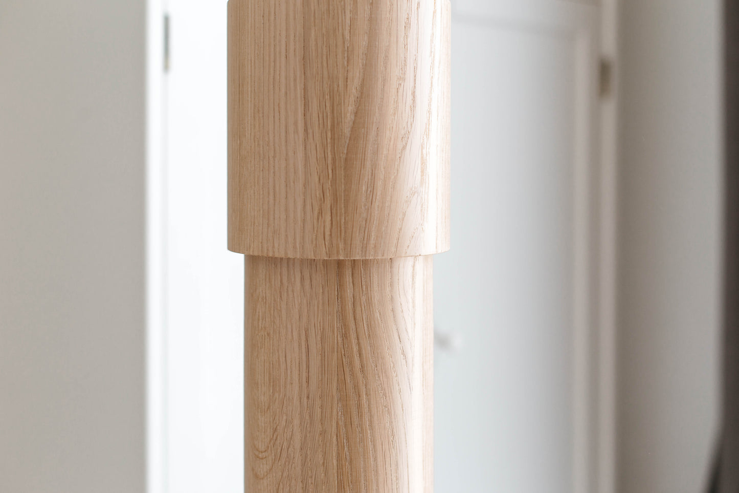 Tisch- & Barfuß aus Holz – Drechseldesign, H775 mm