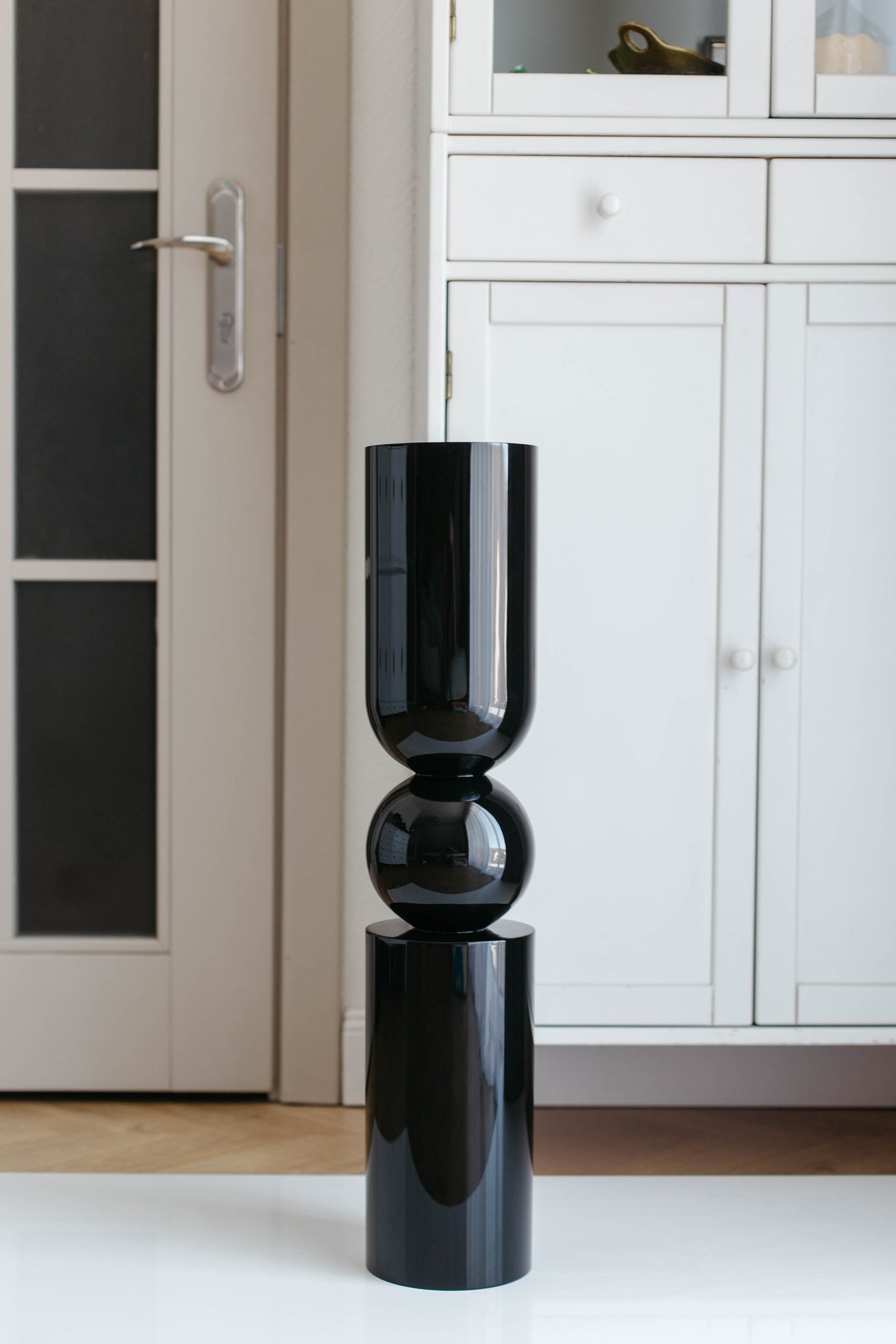 Möbelfuß aus Birkenholz, Schwarz Hochglanz, für Kücheninsel – RAL9005, H690 mm