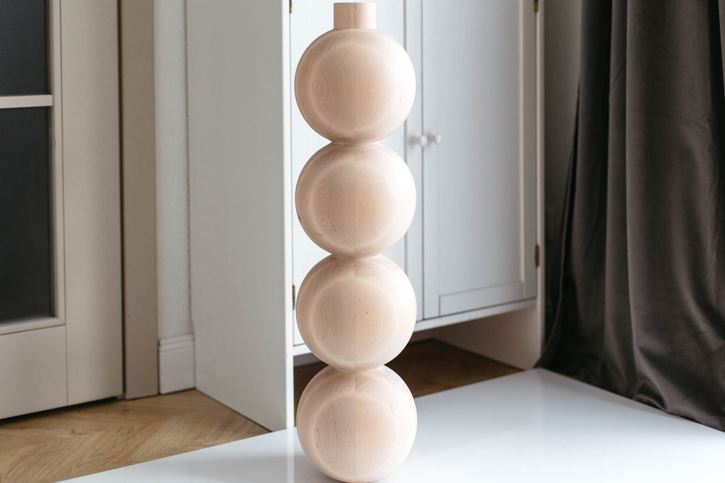 Möbelbein aus Holz mit vier Kugeln – gedrechseltes Design, H770 mm