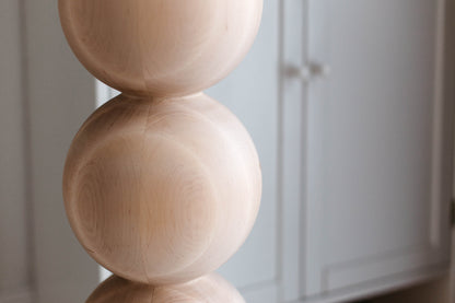 Möbelbein aus Holz mit vier Kugeln – gedrechseltes Design, H770 mm
