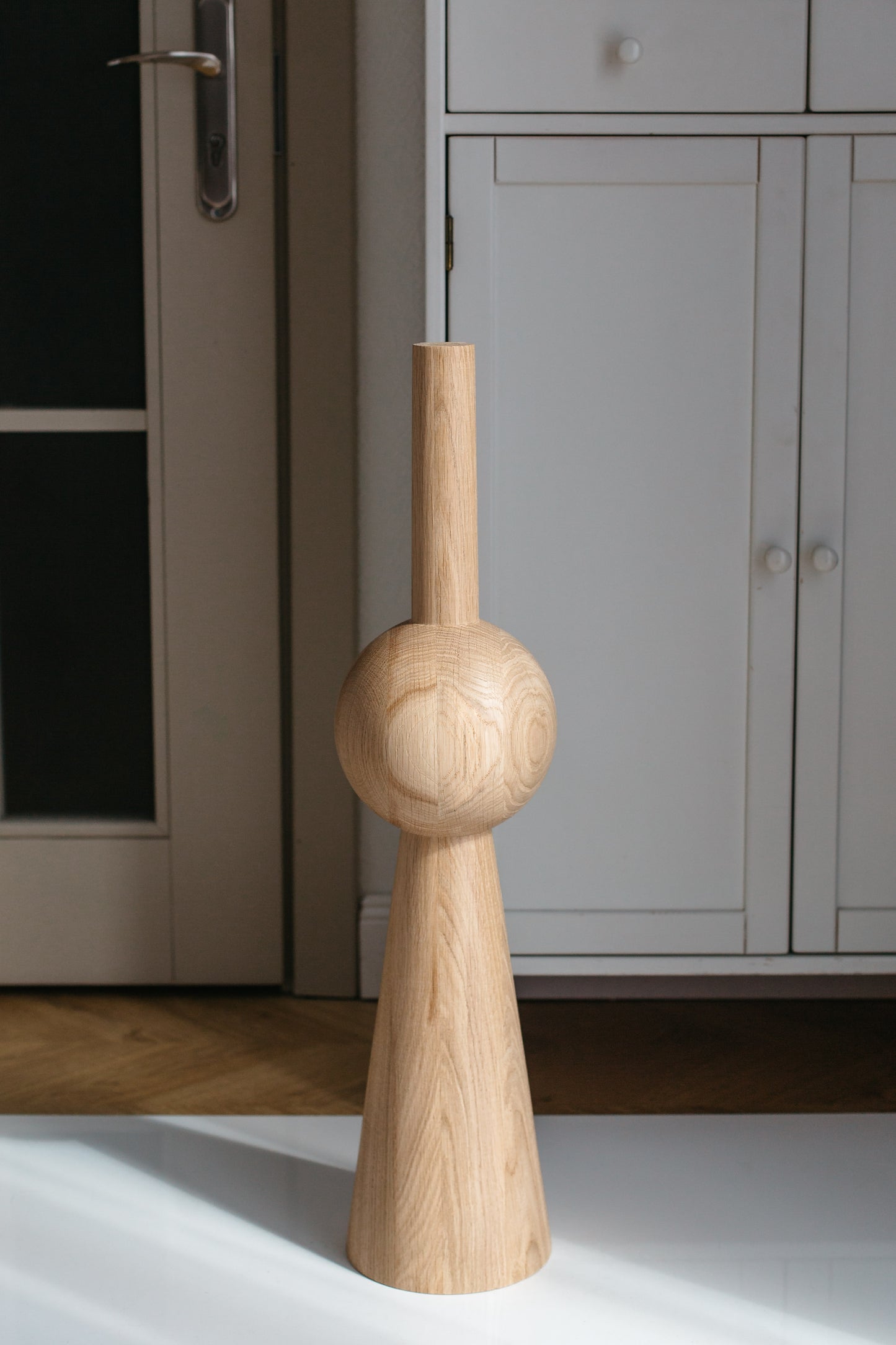 Tapered Wooden Furniture Leg with Sphere Detail – Lathe-Turned Design, H710 mm
