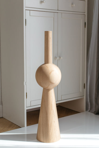 Tapered Wooden Furniture Leg with Sphere Detail – Lathe-Turned Design, H710 mm