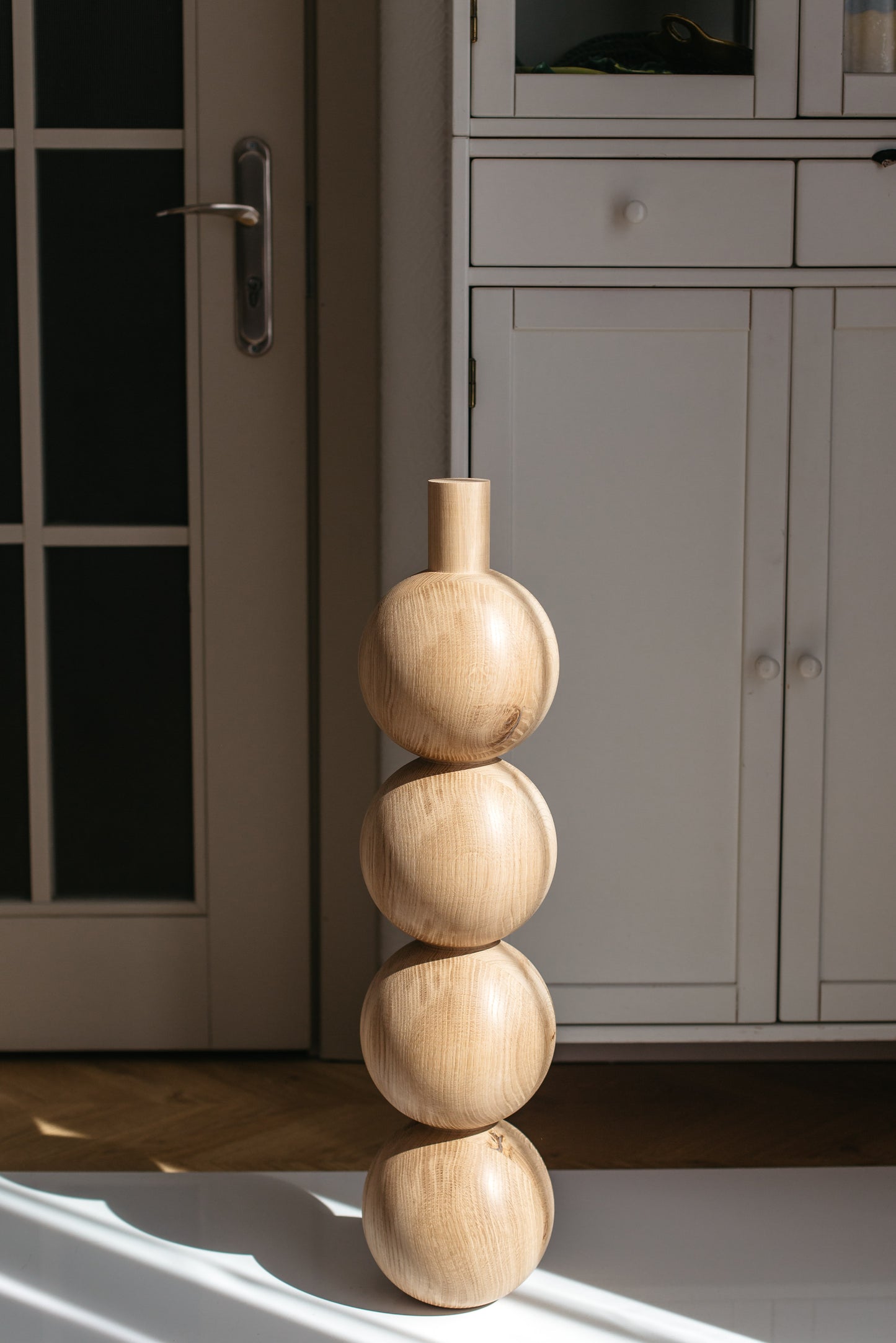 Wooden Furniture Leg with Four Sphere Details – Lathe-Turned Design, H710 mm