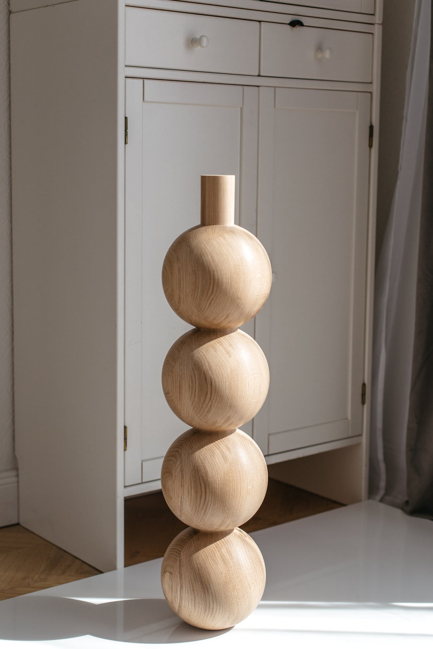 Wooden Furniture Leg with Four Sphere Details – Lathe-Turned Design, H710 mm