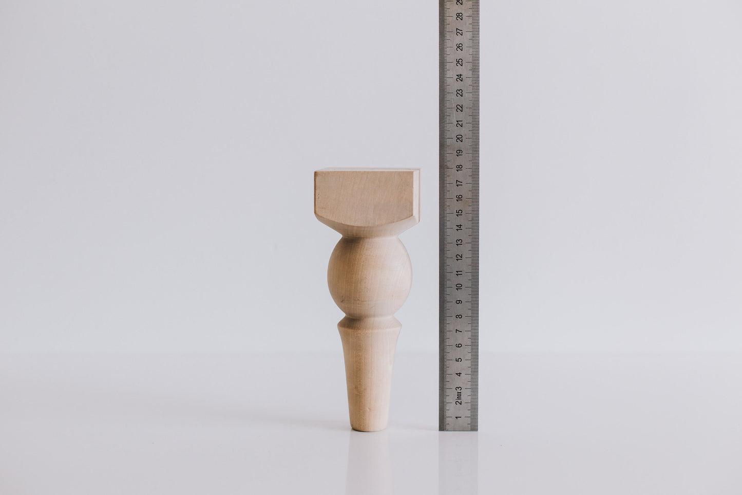 Klassische gedrechselte Holzmöbelbeine – Sofa- & Schranksockel, H180 mm