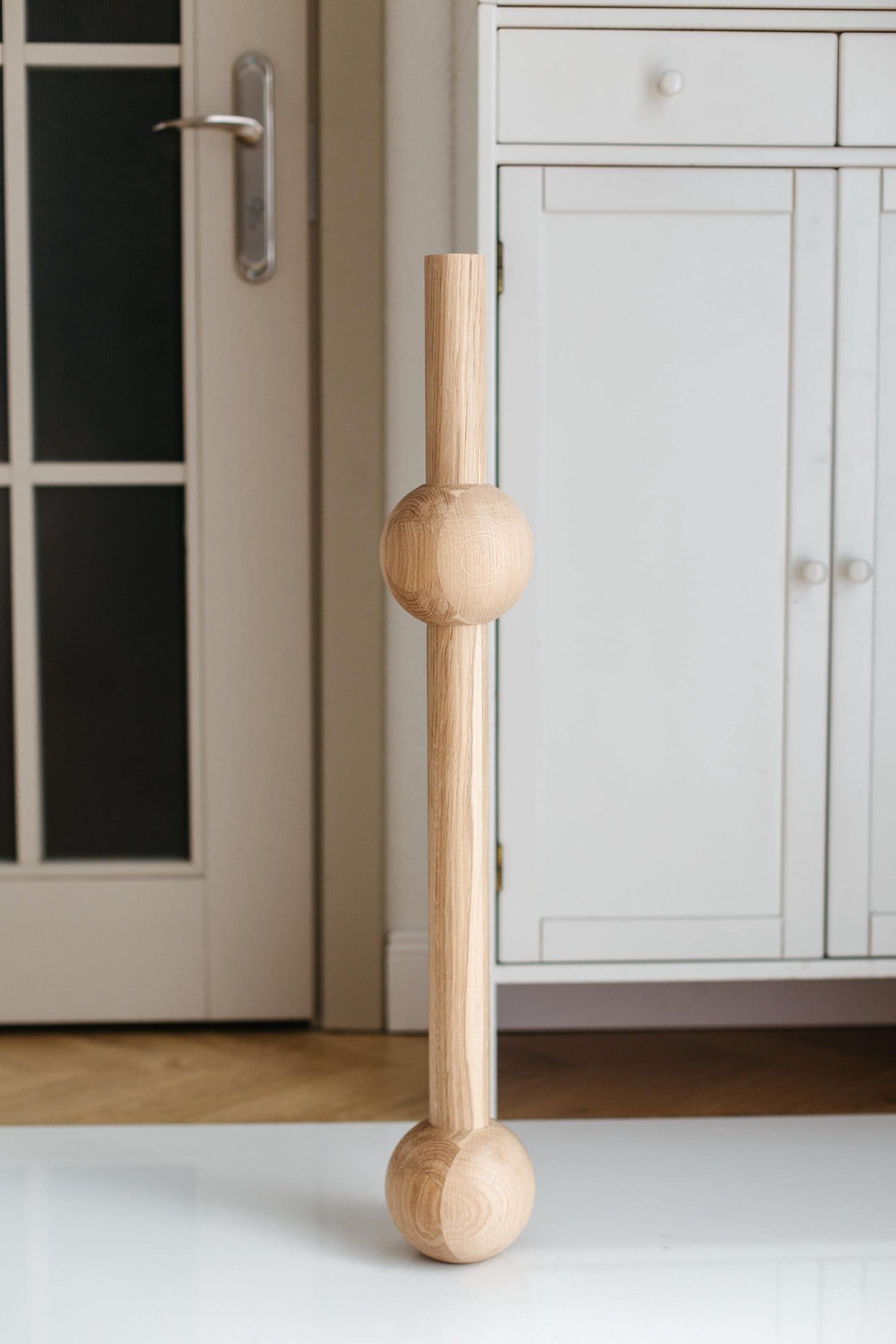 Wooden Furniture Leg with Single Sphere Detail – Lathe-Turned Table Support, H760 mm