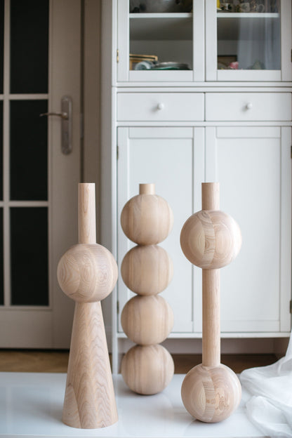 Wooden Furniture Leg with Four Sphere Details – Lathe-Turned Design, H670 mm