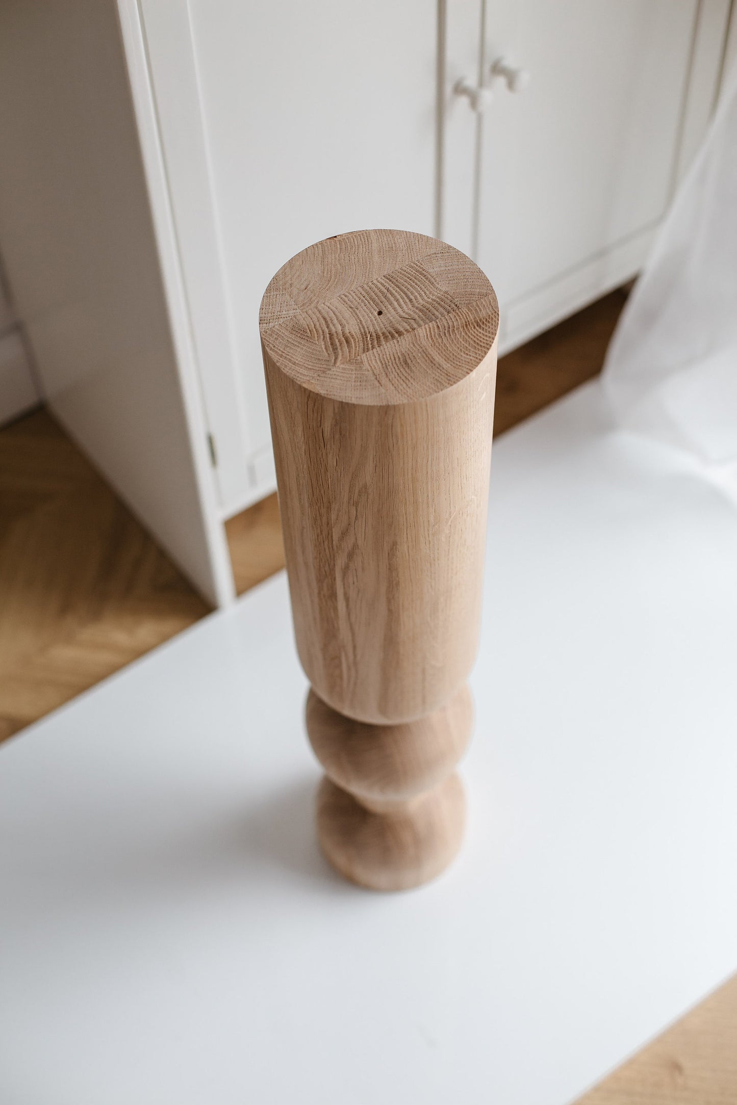 Wooden Table & Bar Leg with Bottom Sphere Detail – Lathe-Turned Design, H690 mm