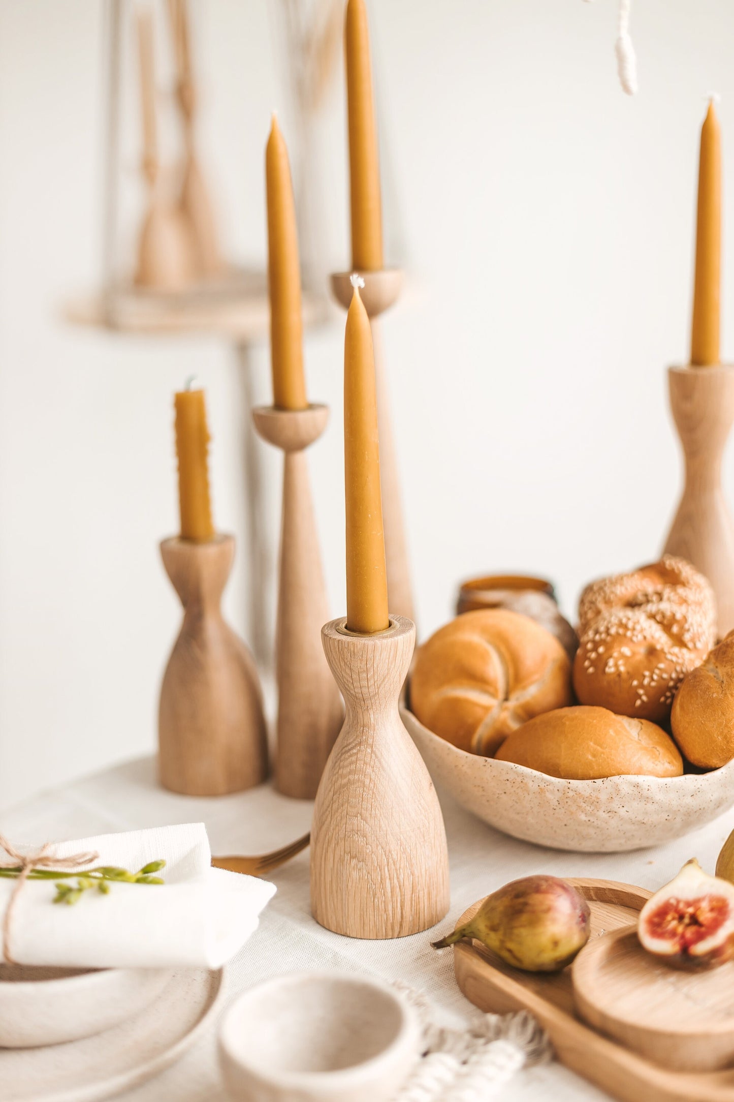 2er-Set konische Kerzenhalter aus Holz, breit, handgedrehte Eiche
